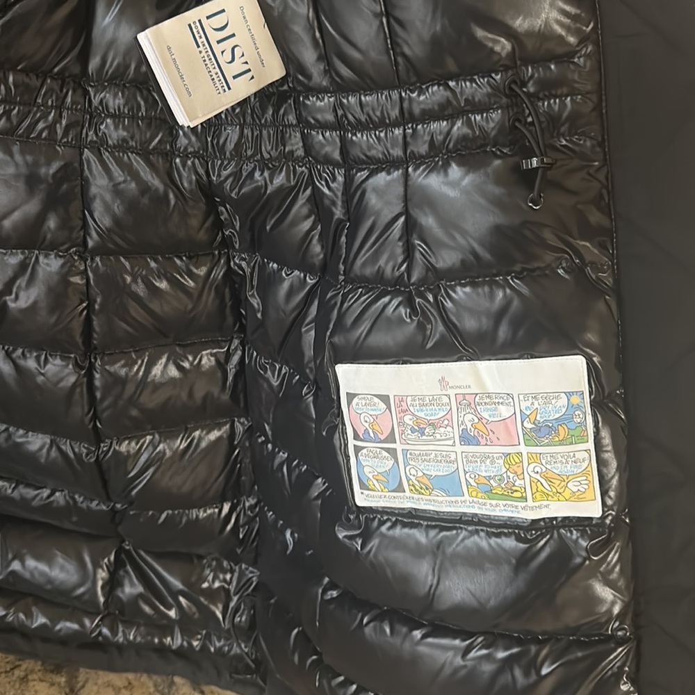 Moncler
Aredhel Hooded Down Parka with Removable Genuine Fox
Fur Trim
Sold out - Picture 9 of 16